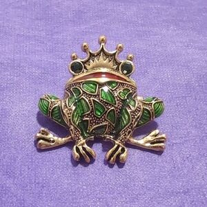 Green Frog Brooch with Gold Crown